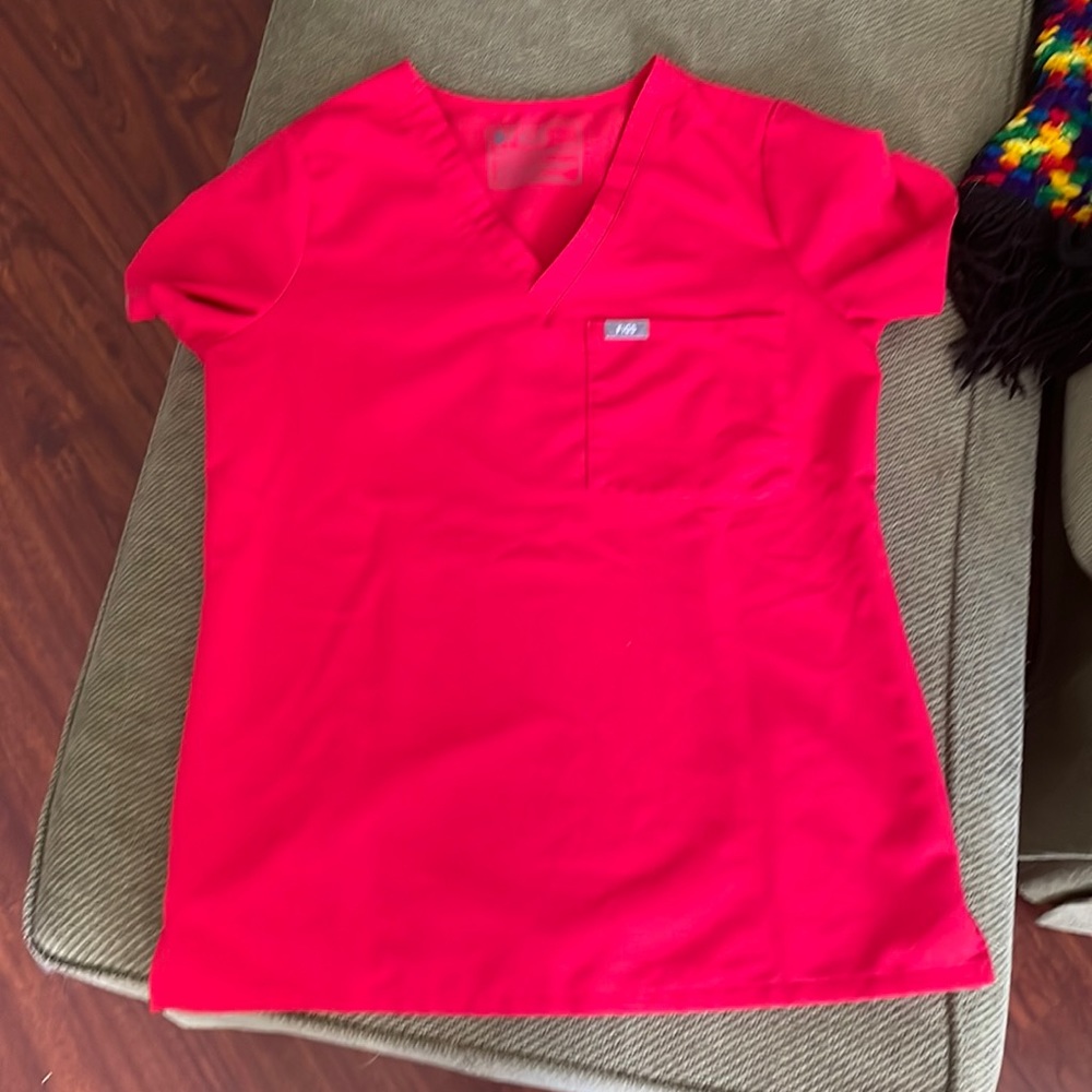 Figs scrub top in red